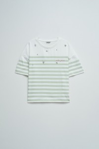 T-SHIRT COM RISCAS