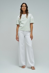 T-SHIRT COM RISCAS
