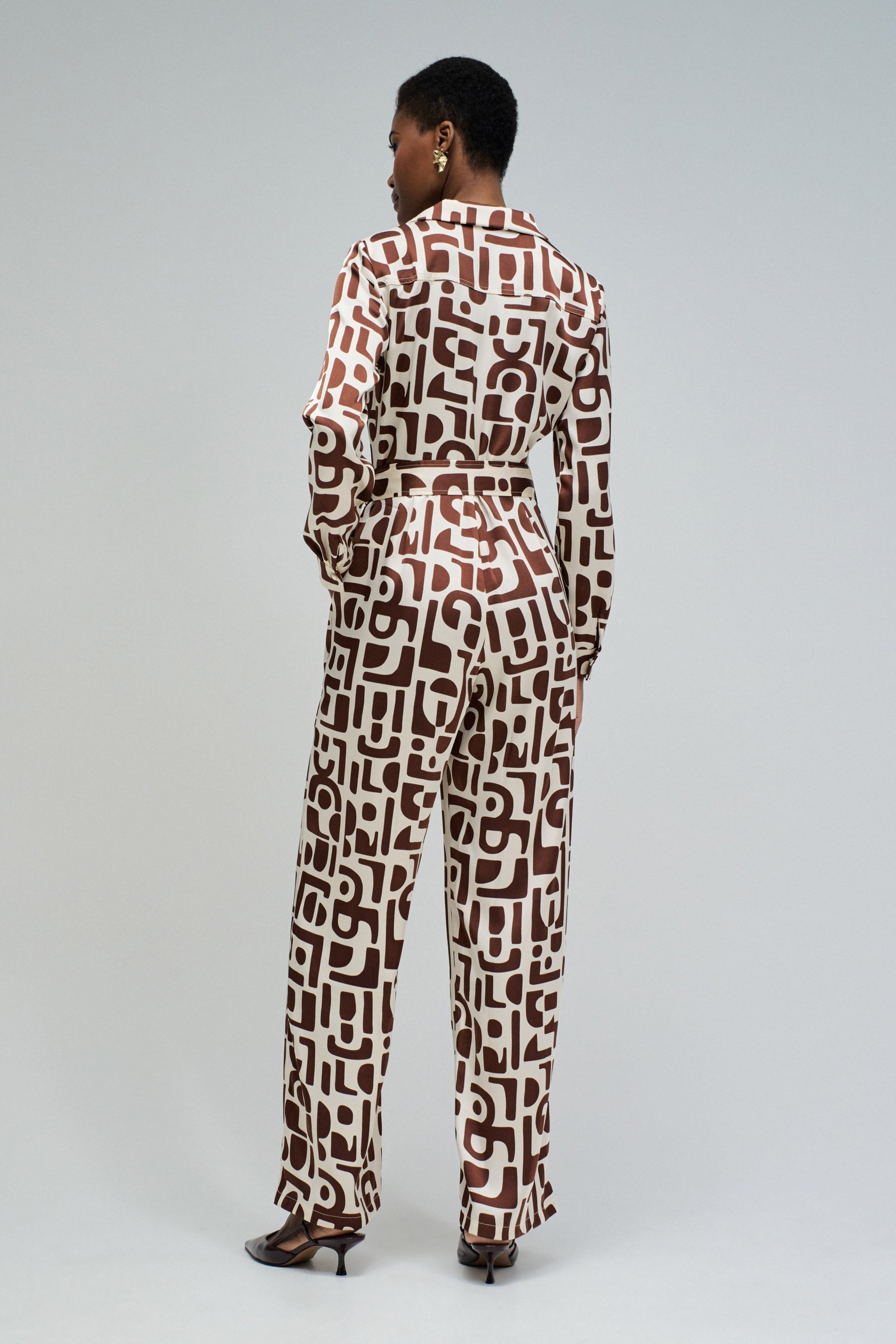 SATIJNEN JUMPSUIT MET PATROON