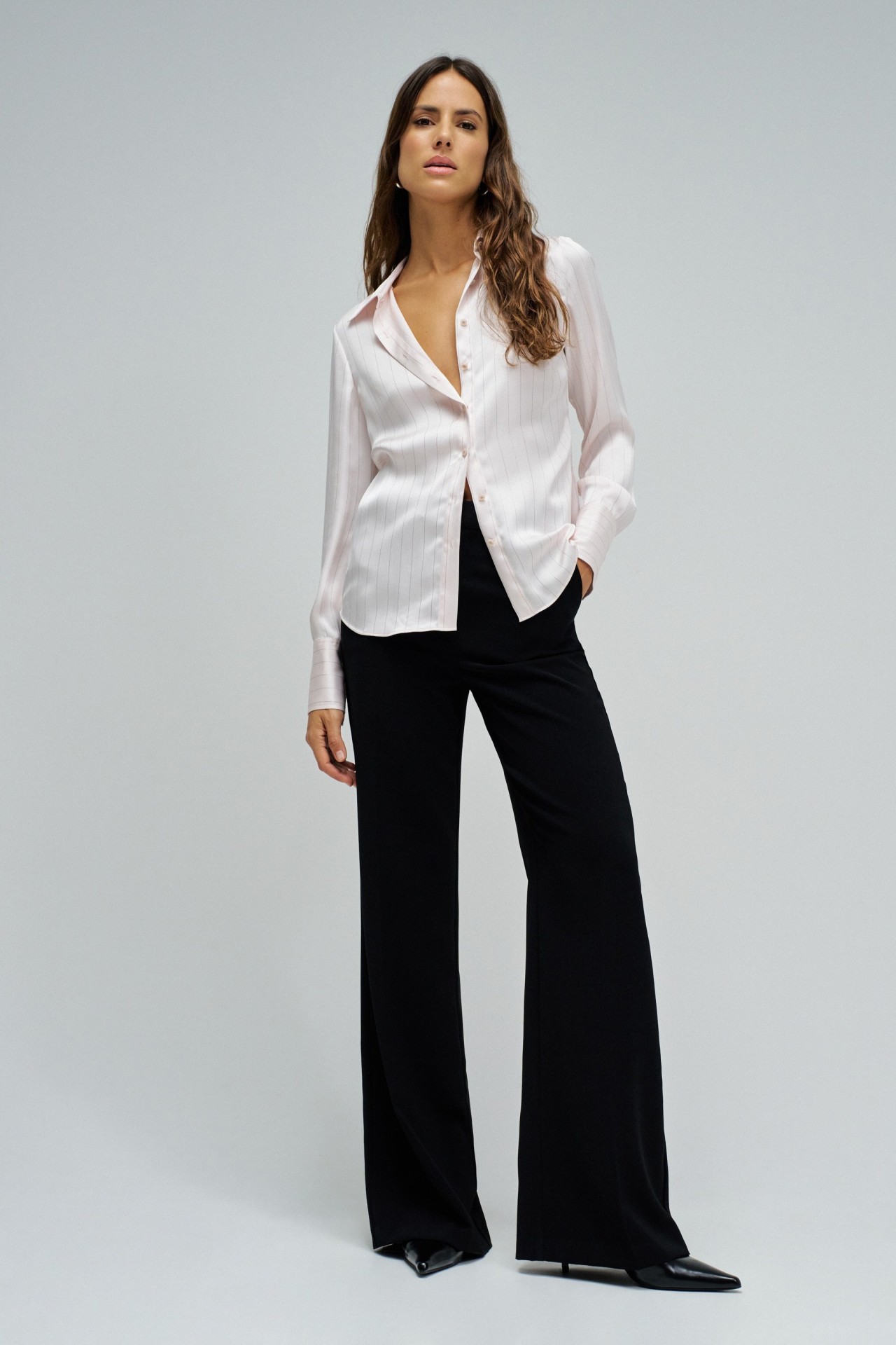 CAMISA ACETINADA COM RISCAS