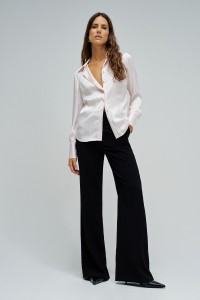 CAMISA ACETINADA COM RISCAS
