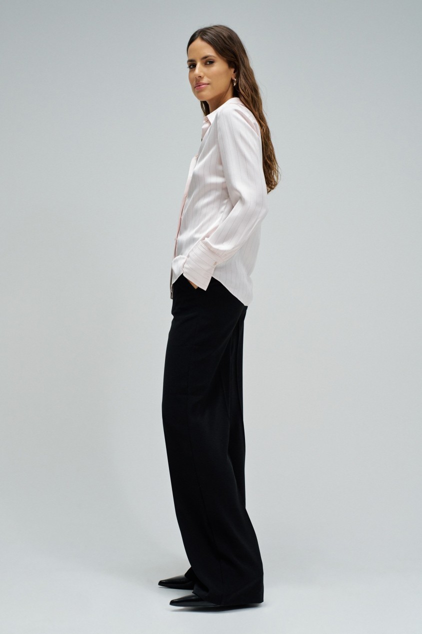 CAMISA ACETINADA COM RISCAS