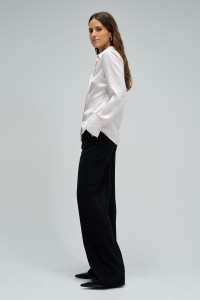 CAMISA ACETINADA COM RISCAS