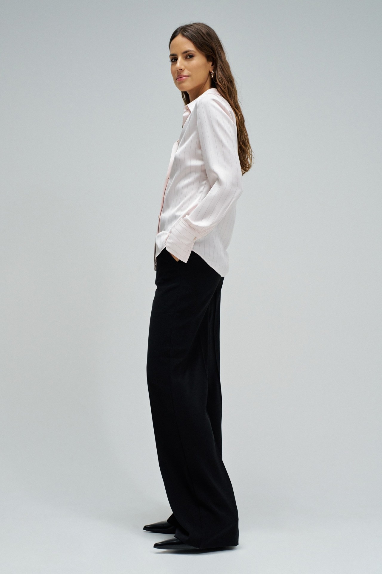 CAMISA ACETINADA COM RISCAS