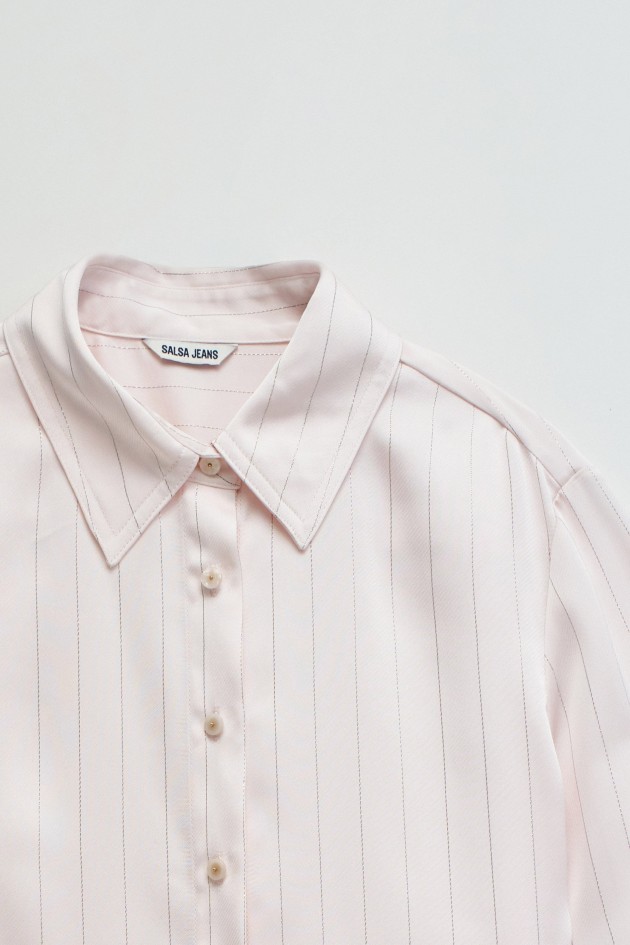 CAMISA ACETINADA COM RISCAS