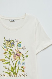 T-SHIRT COM ESTAMPADO E BRANDING