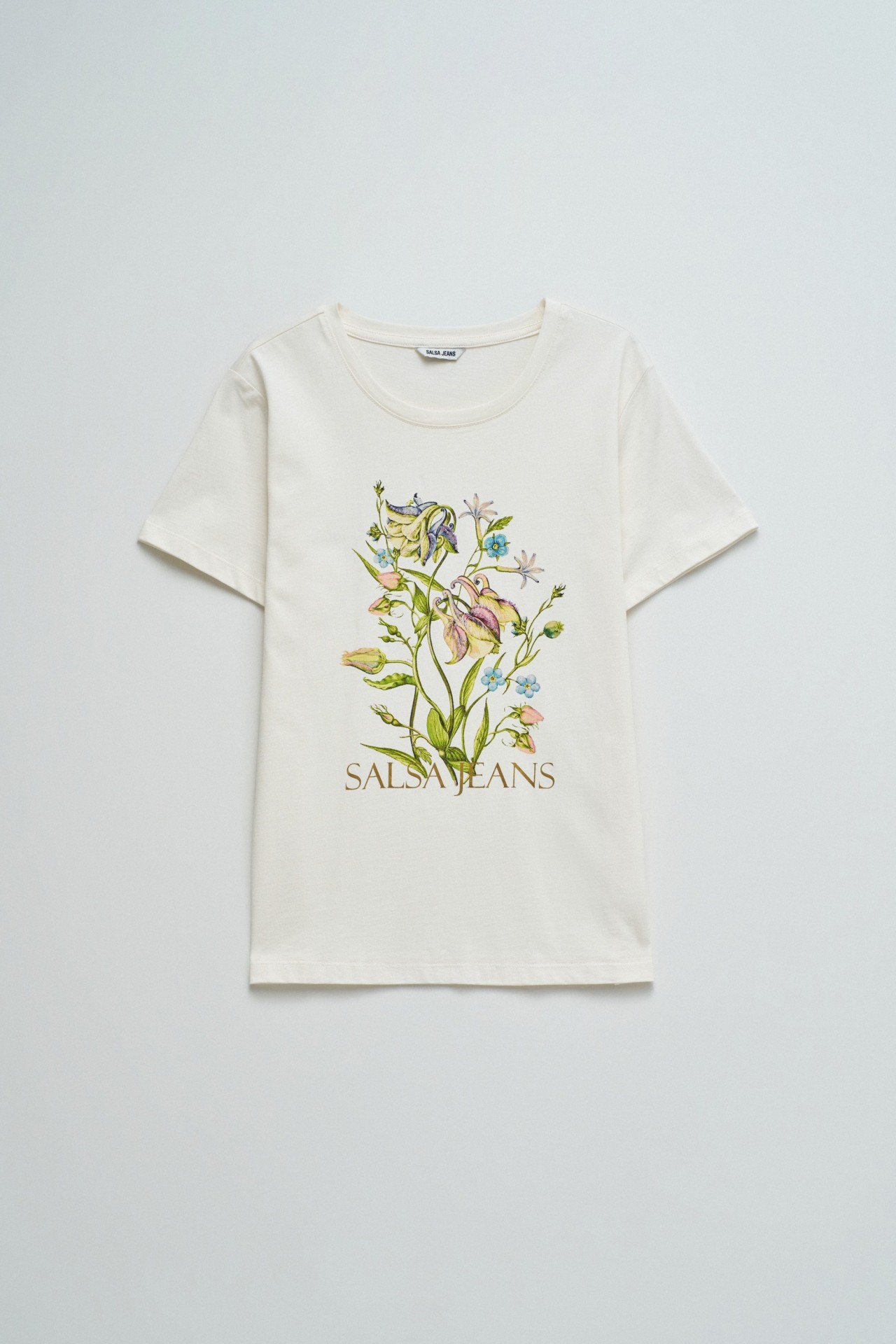 T-SHIRT COM ESTAMPADO E BRANDING