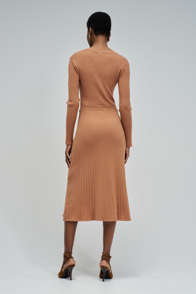GERIFFELTES STRICKKLEID