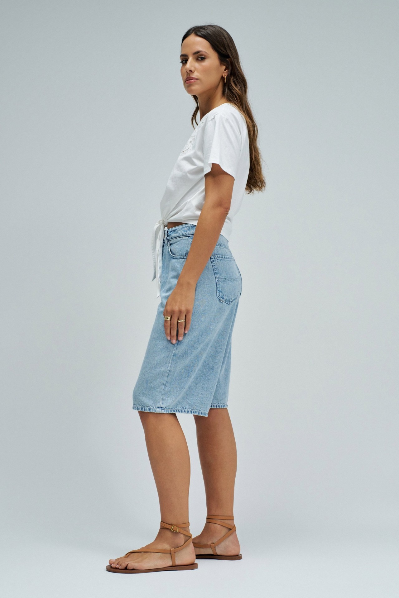 T-SHIRT WITH FRONT KNOT
