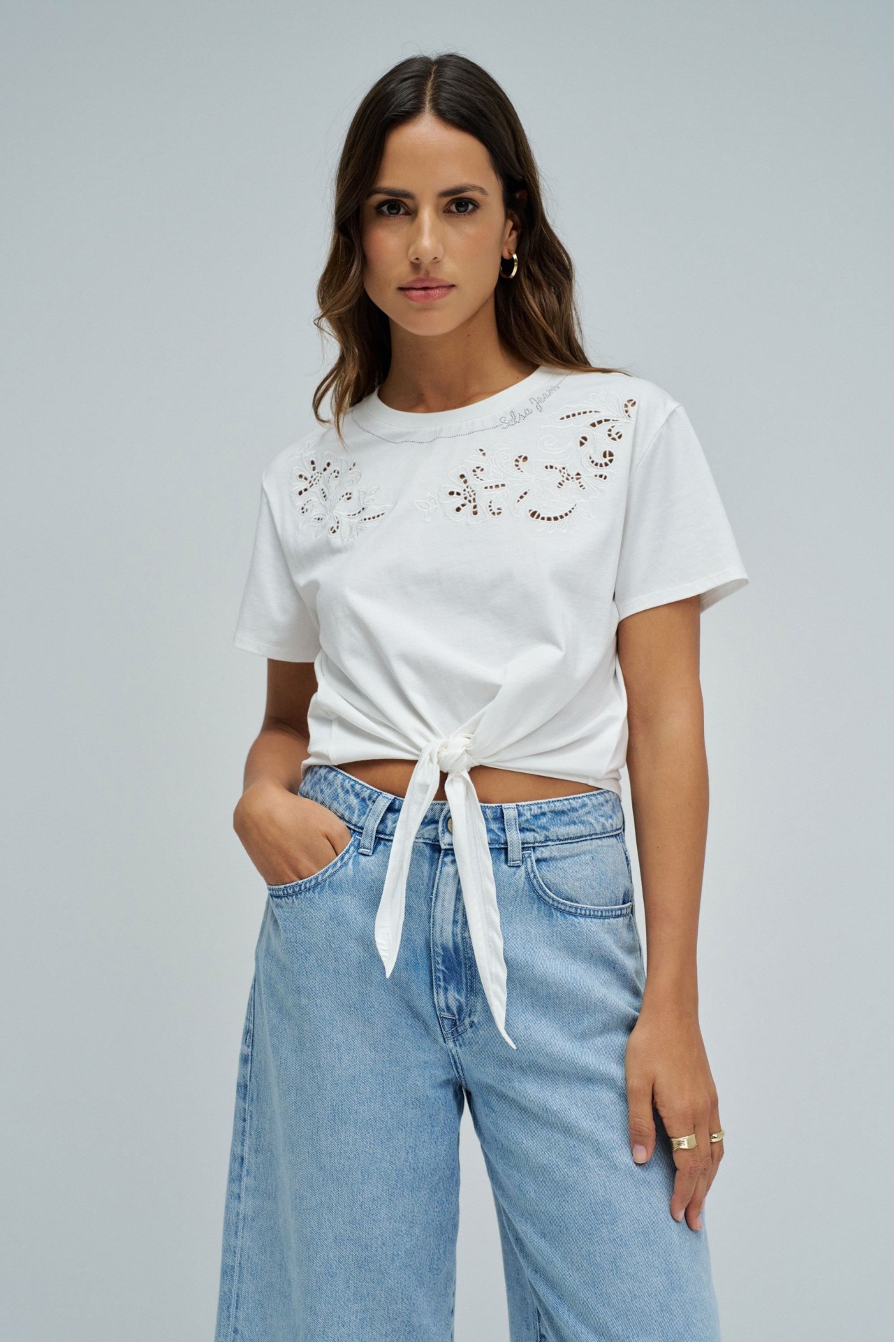 T-SHIRT WITH FRONT KNOT