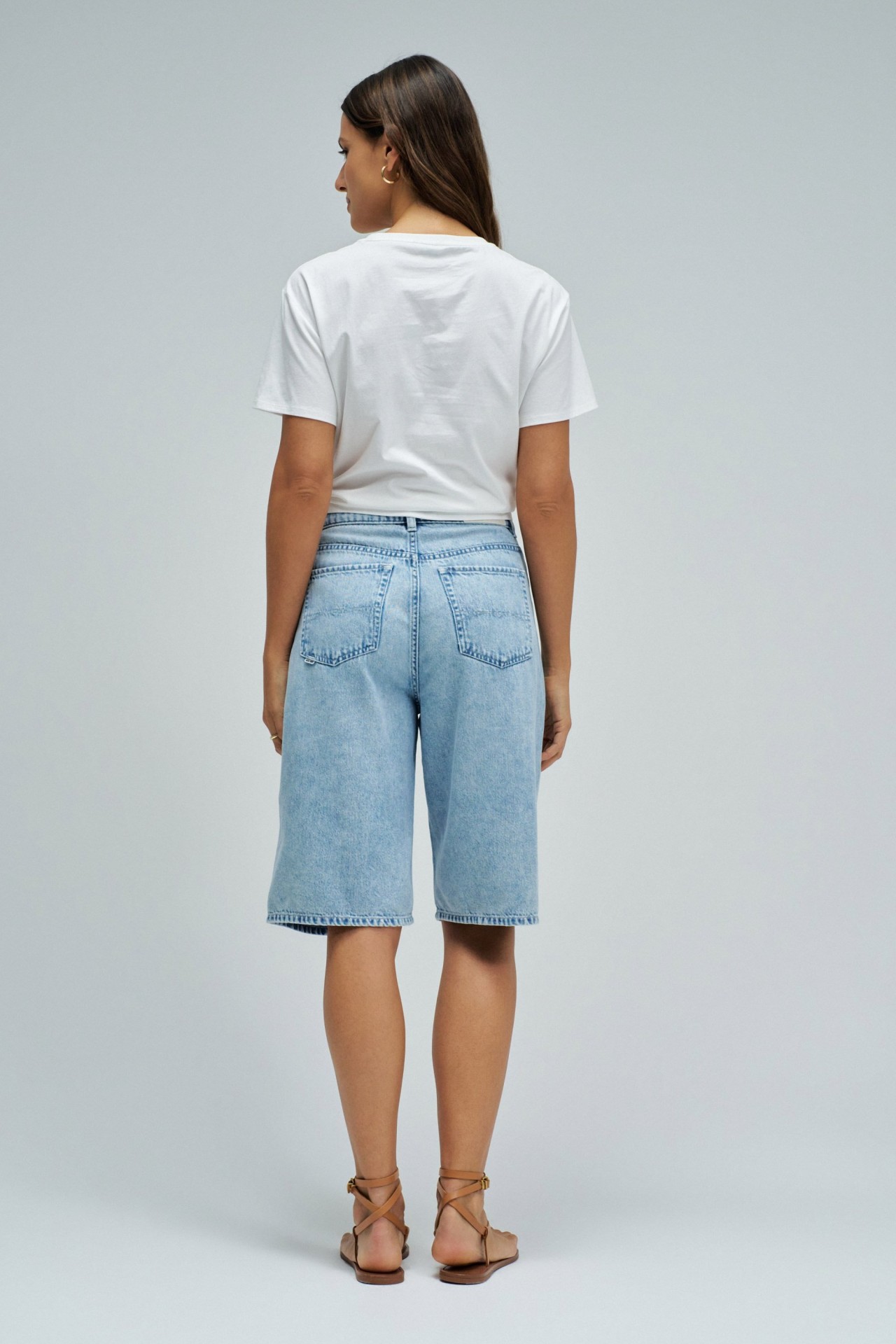 T-SHIRT WITH FRONT KNOT