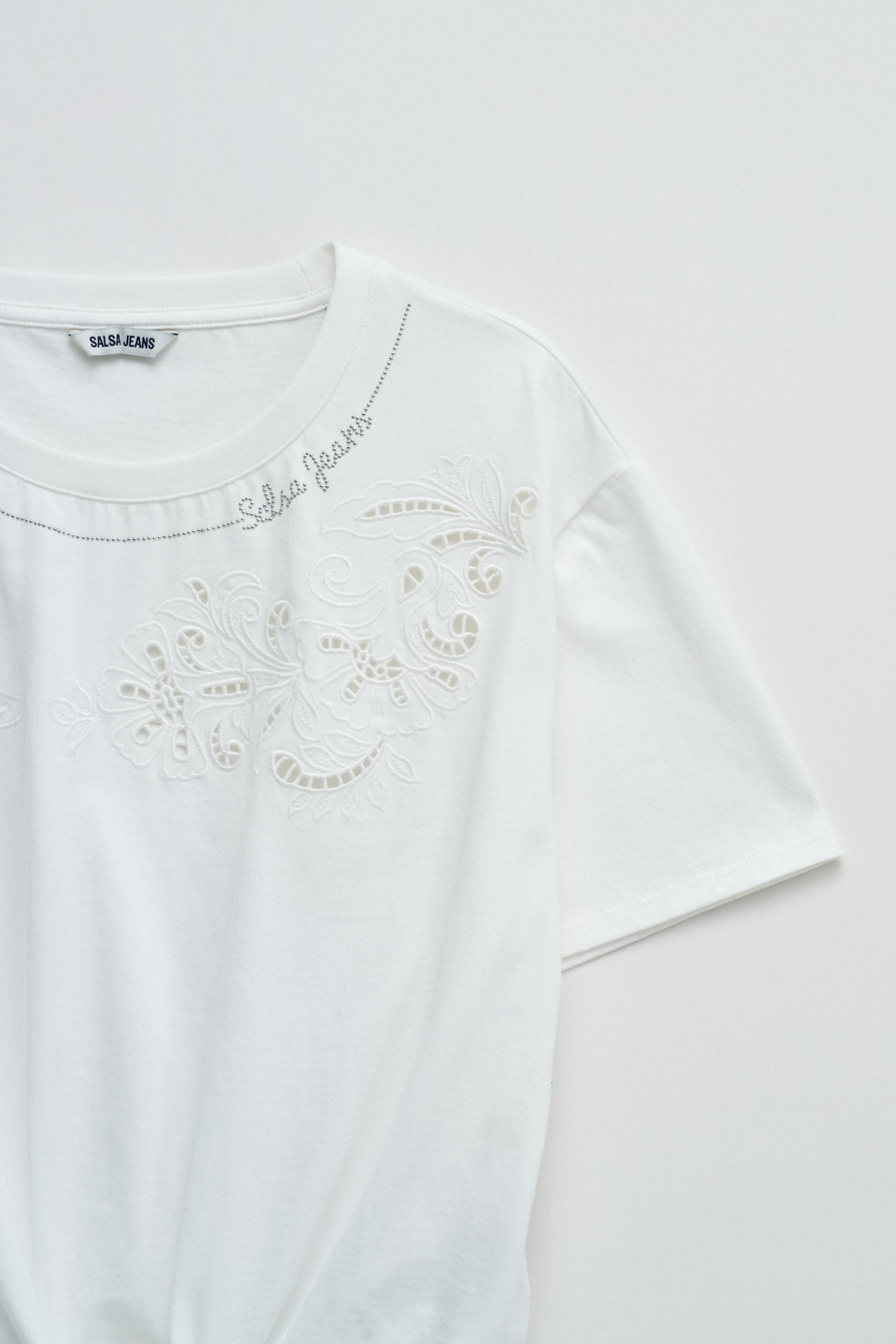T-SHIRT WITH FRONT KNOT
