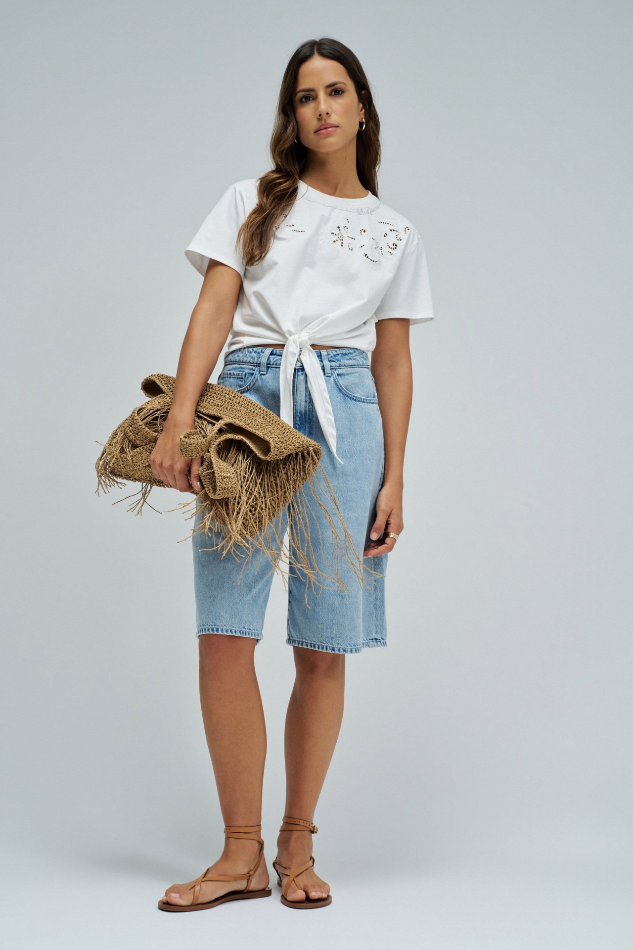 T-SHIRT WITH FRONT KNOT