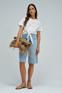 T-SHIRT WITH FRONT KNOT