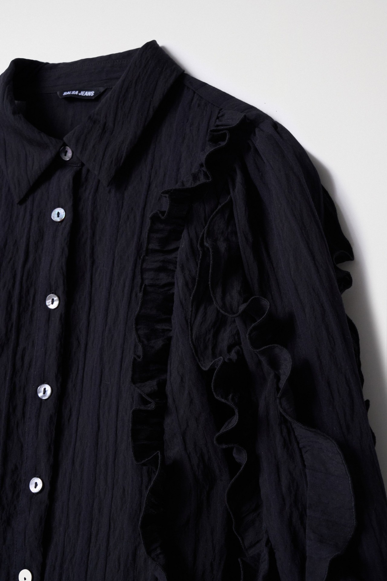 CHEMISE � MANCHES BALLON ET VOLANTS