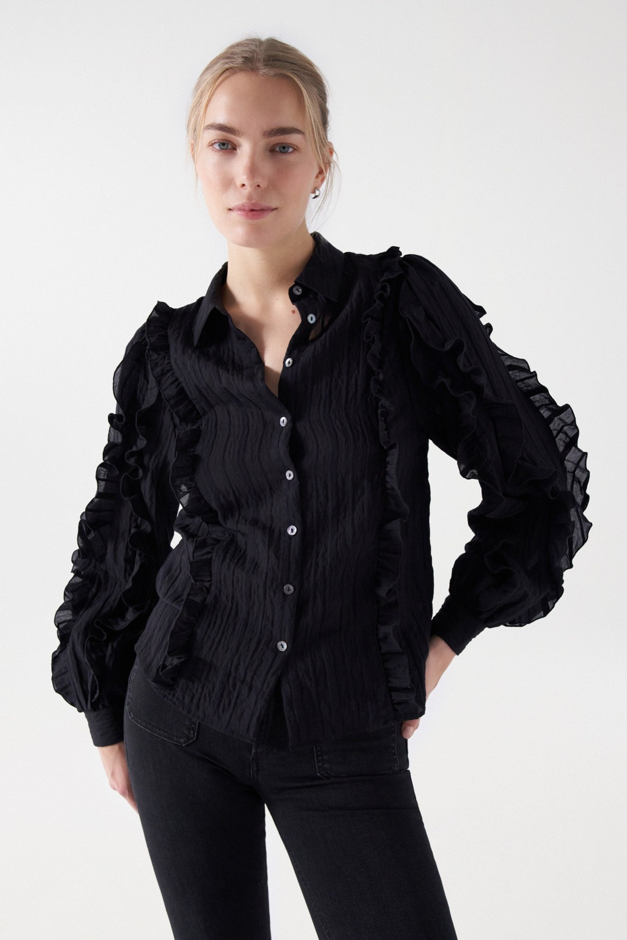 CHEMISE � MANCHES BALLON ET VOLANTS