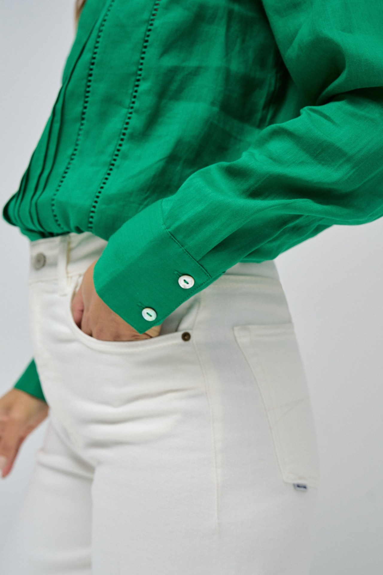 CHEMISE AVEC D�TAILS EN DENTELLE