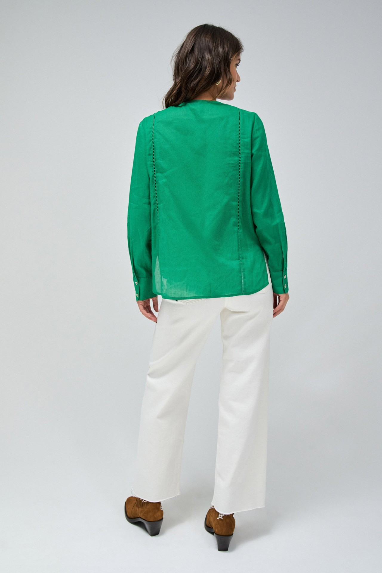 CHEMISE AVEC D�TAILS EN DENTELLE