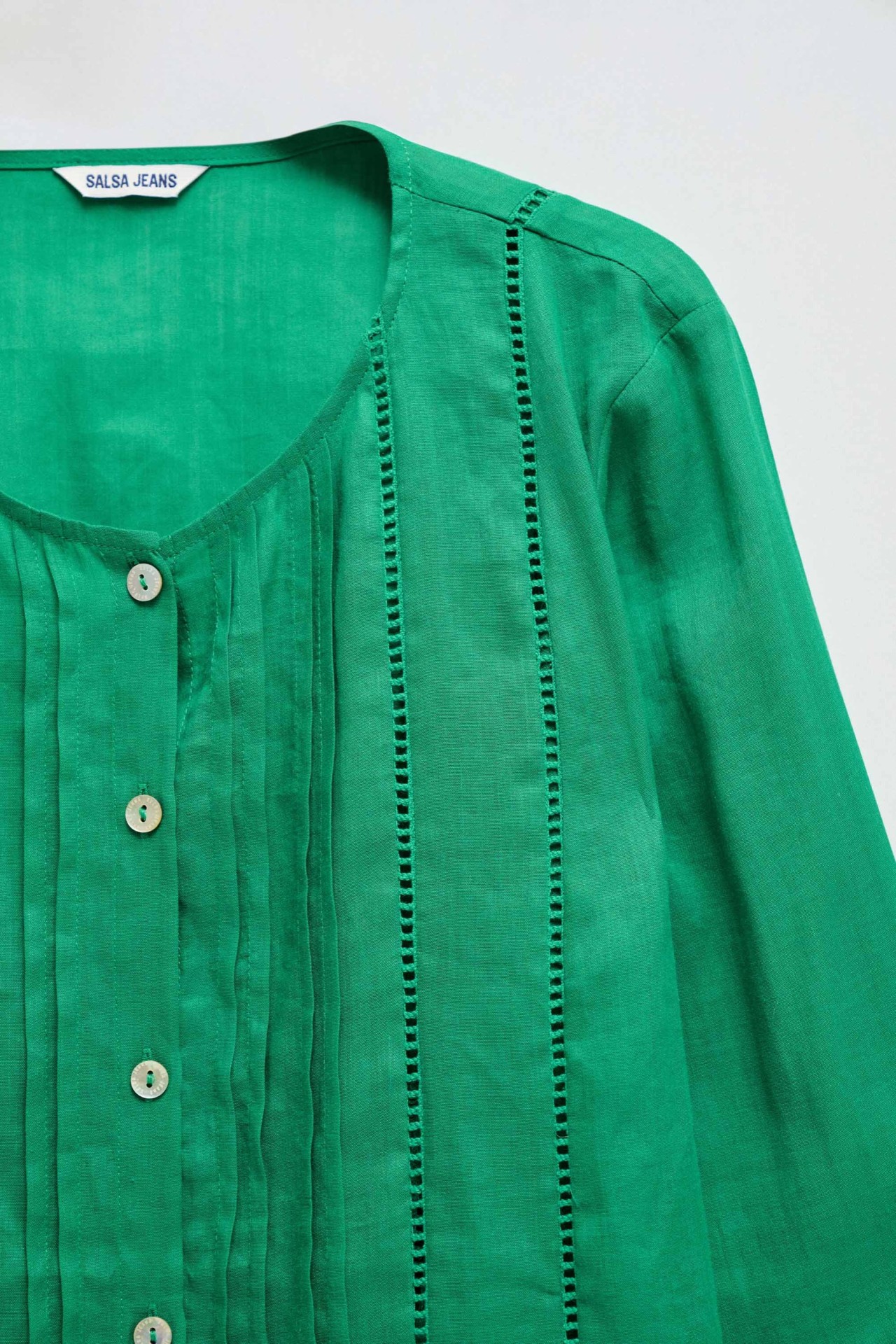 CHEMISE AVEC D�TAILS EN DENTELLE