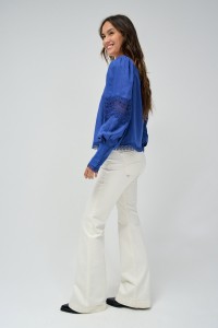BLOUSE EN LIN ET D�TAILS EN DENTELLE