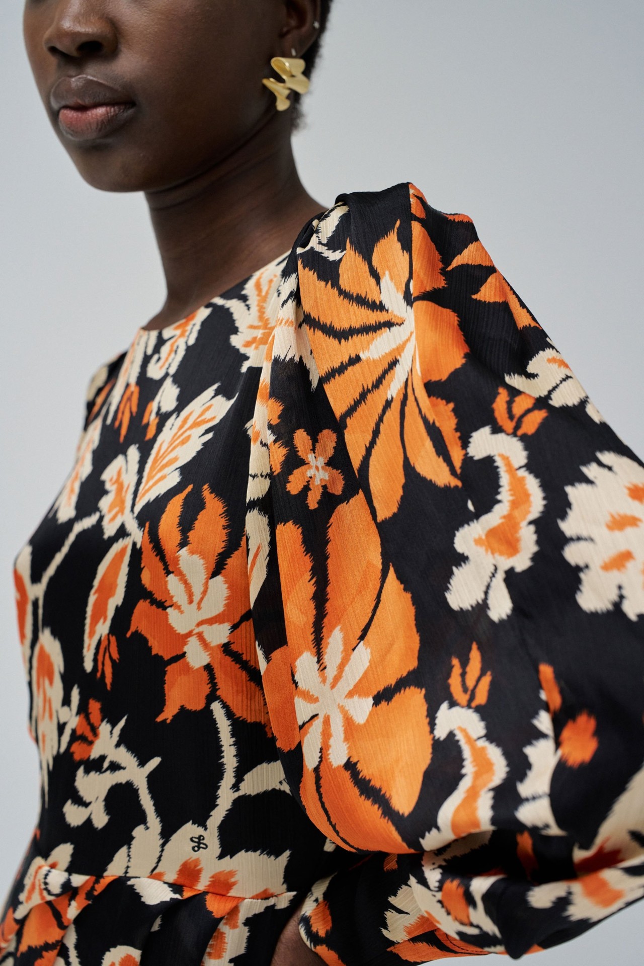 ROBE AJUST�E AVEC IMPRIM� FLORAL