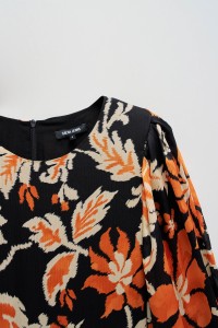 ROBE AJUST�E AVEC IMPRIM� FLORAL