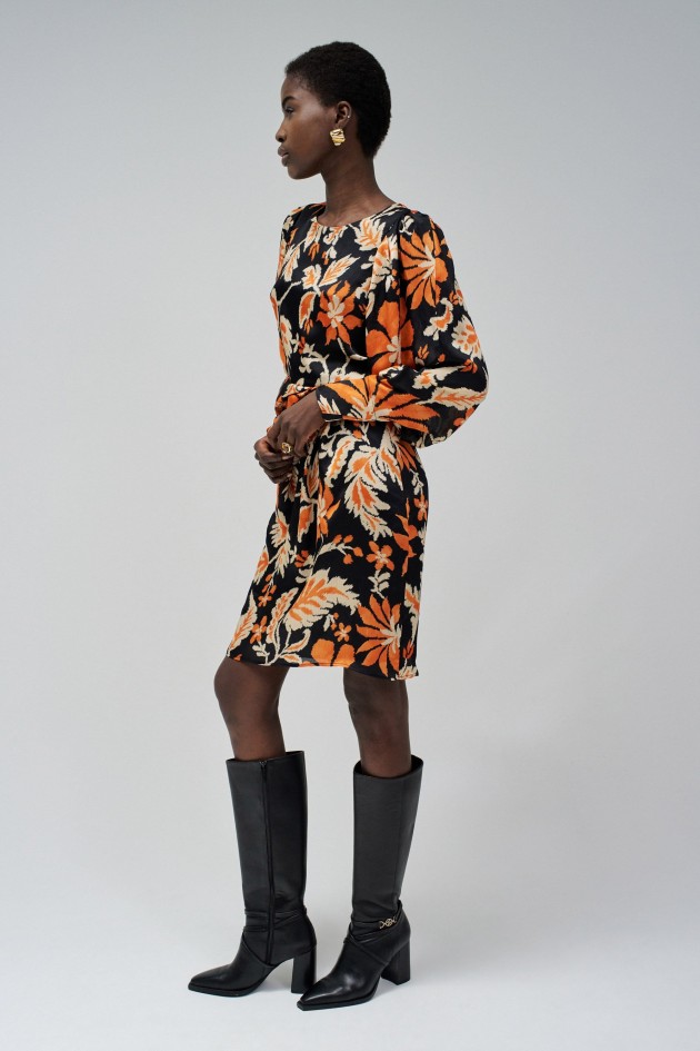 VESTIDO AJUSTADO CON ESTAMPADO FLORAL