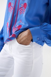 BLOUSE AVEC D�TAIL DE BRODERIE