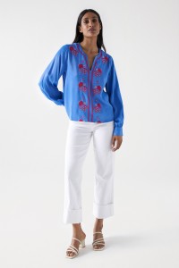 BLOUSE AVEC D�TAIL DE BRODERIE