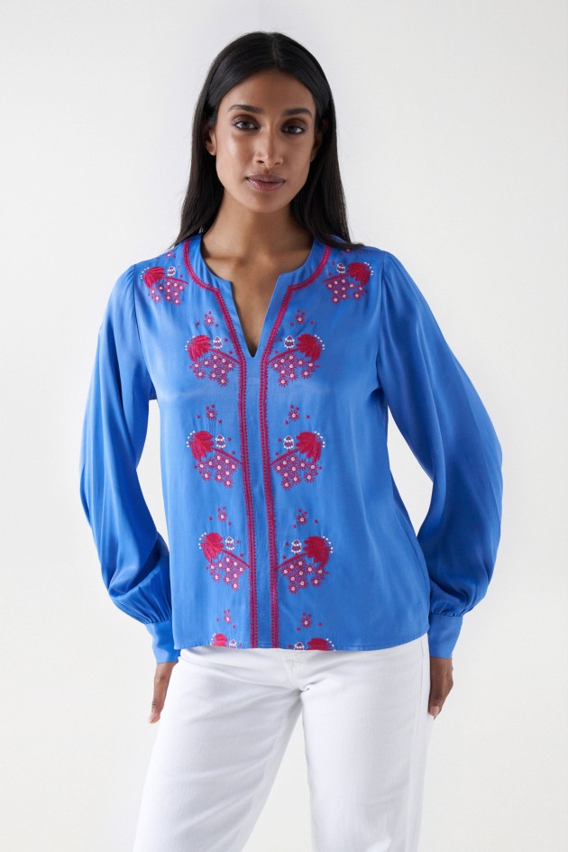 BLOUSE AVEC D�TAIL DE BRODERIE