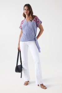 CHEMISE RAY�E AVEC D�TAILS BROD�S