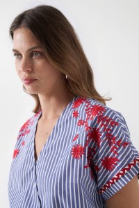 CHEMISE RAY�E AVEC D�TAILS BROD�S