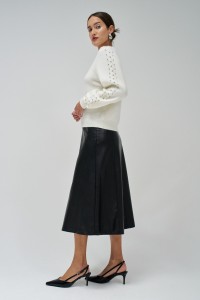 CAMISOLA TRICOTADA COM DETALHE DE BRILHANTES