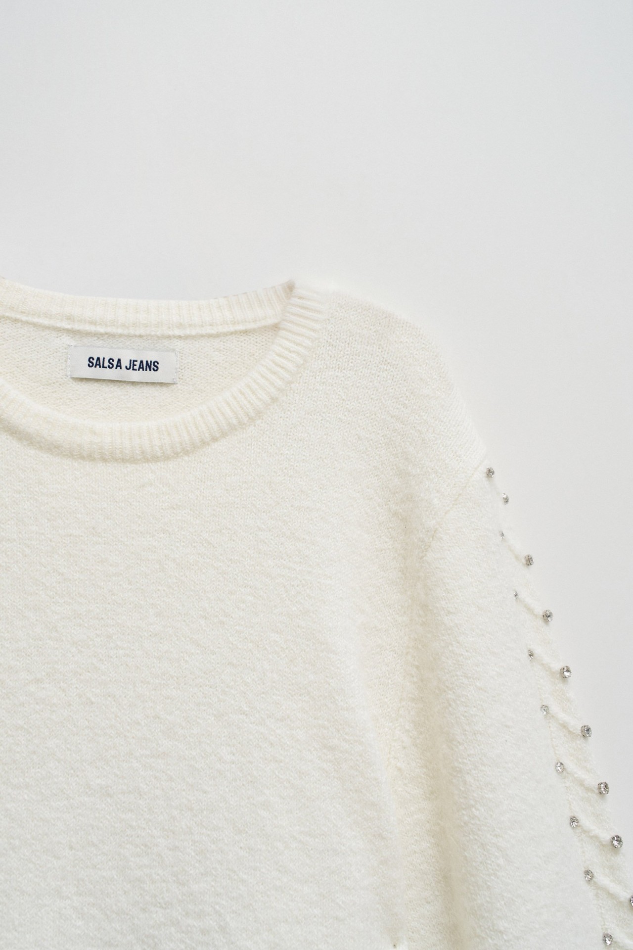 CAMISOLA TRICOTADA COM DETALHE DE BRILHANTES