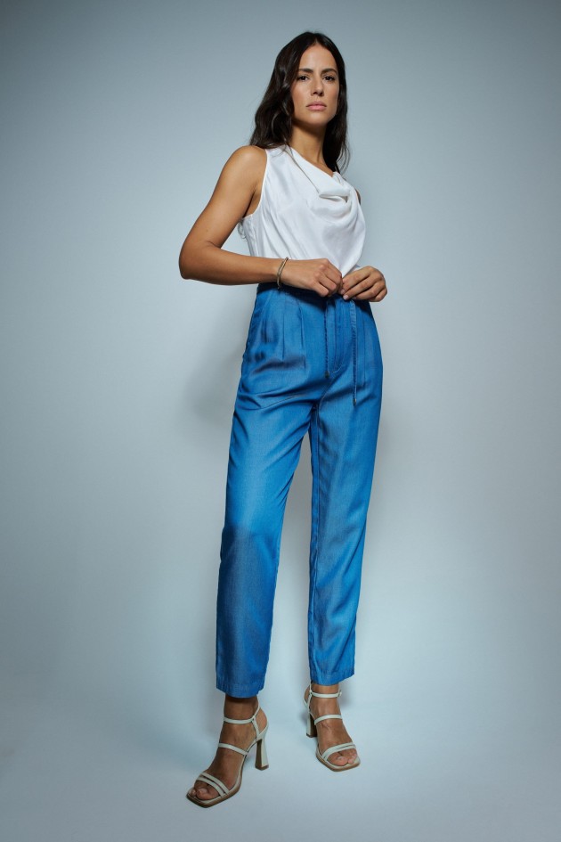 CROPPED SLIM BAGGY TROUSERS IN LIGHTDENIM