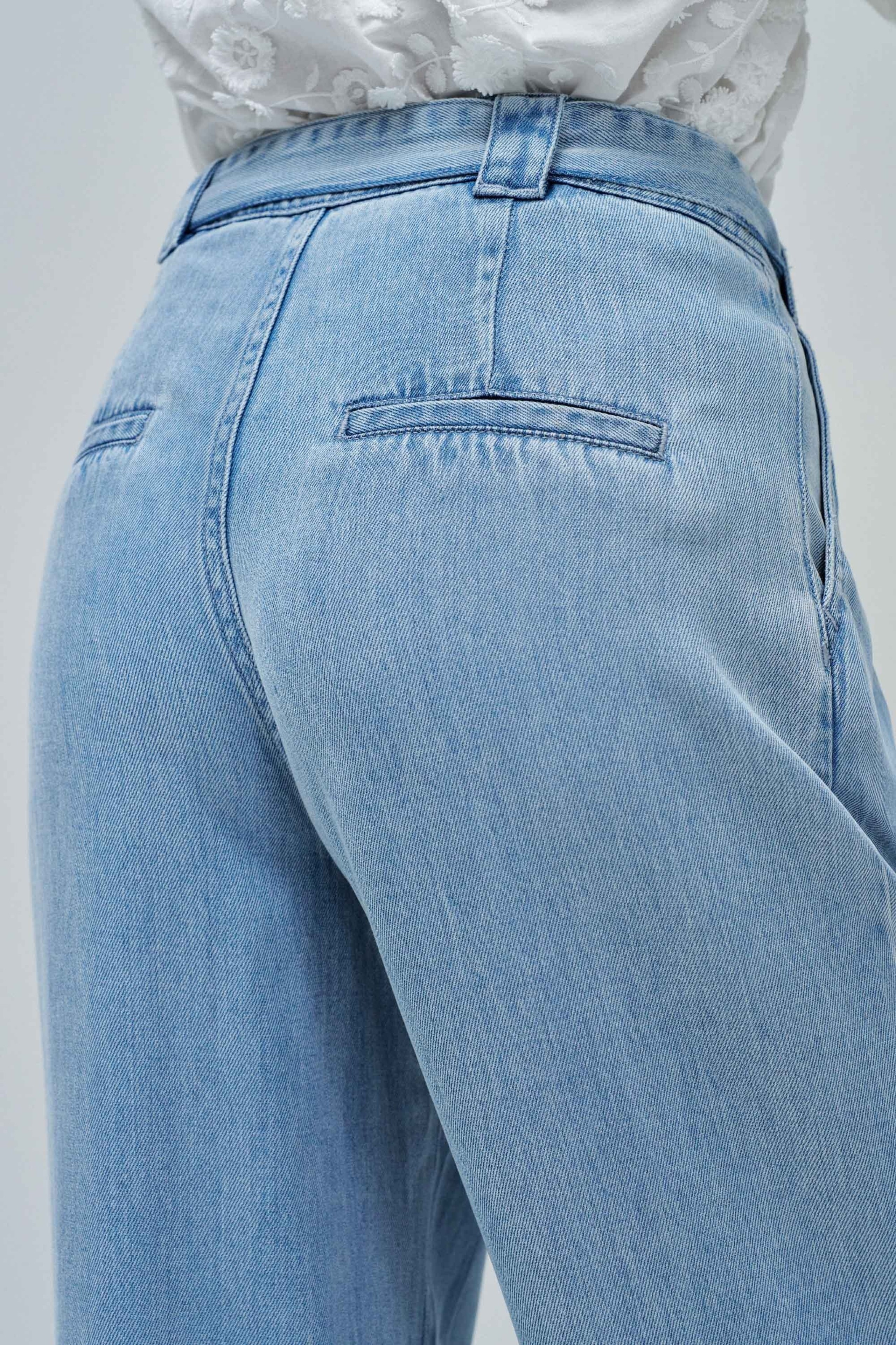 CHINO IN LIGHTDENIM WITH WIDE LEG