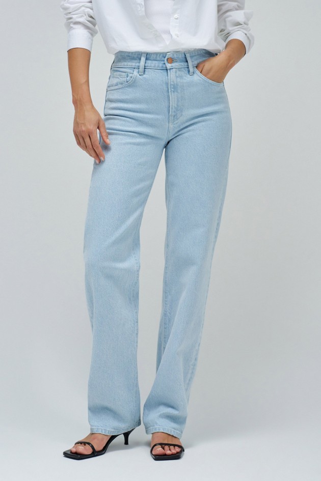 TRUE STRAIGHT JEANS