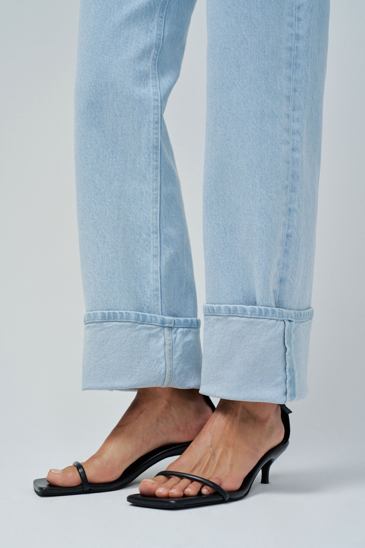 TRUE STRAIGHT JEANS