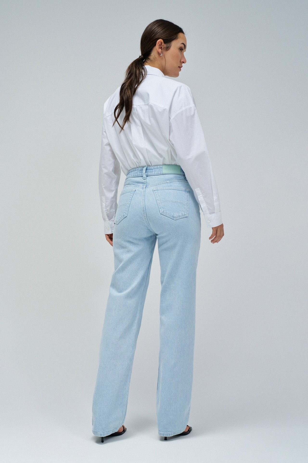 TRUE STRAIGHT JEANS