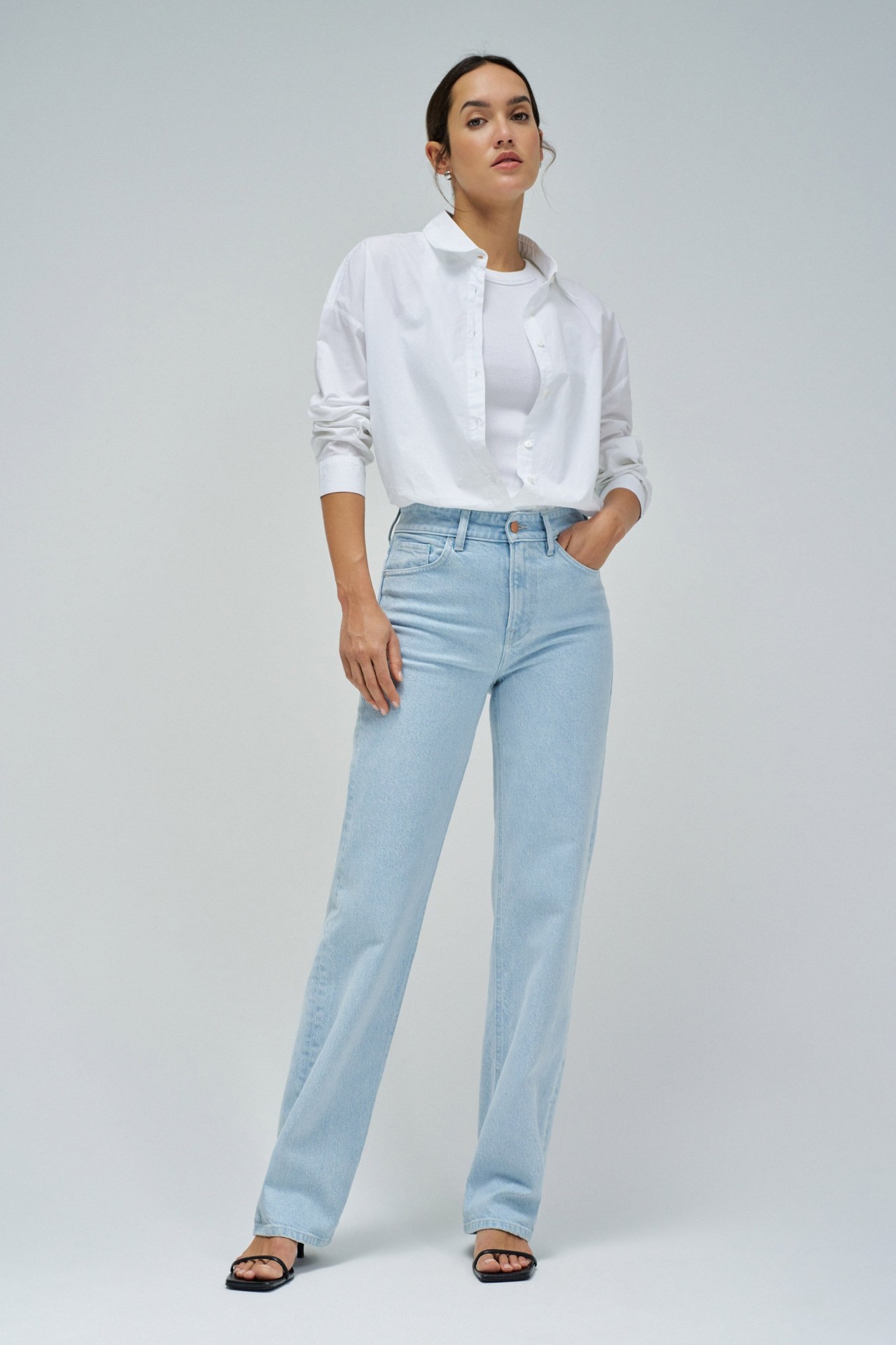 TRUE STRAIGHT JEANS