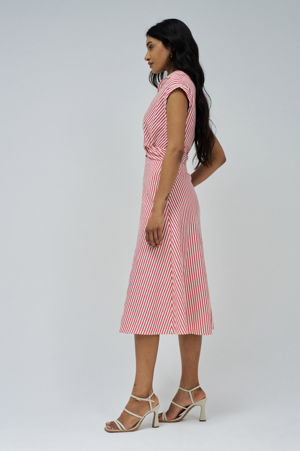 VESTIDO DE RISCAS