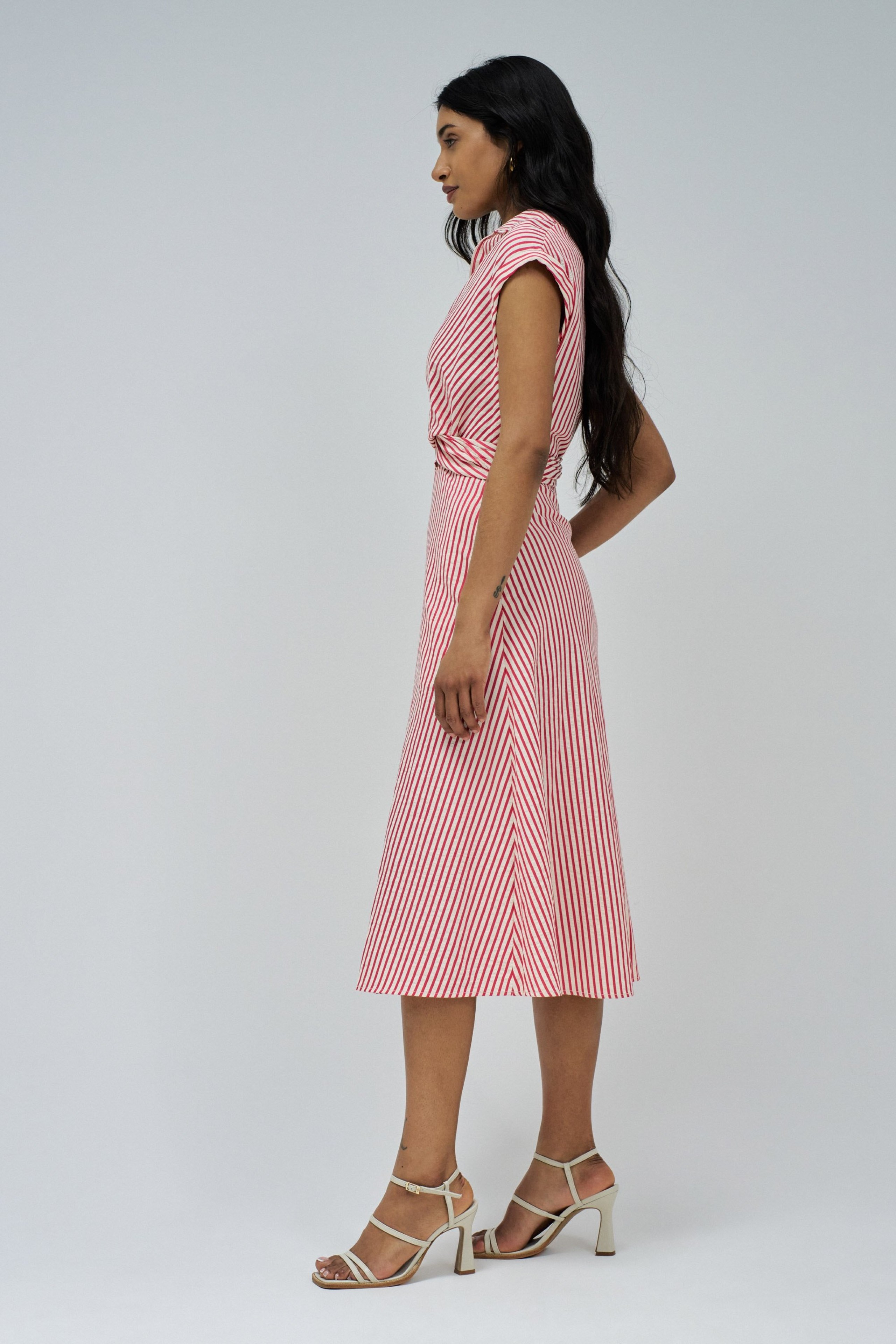 VESTIDO DE RISCAS