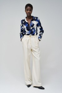 BLUSE MIT BLUMENDRUCK