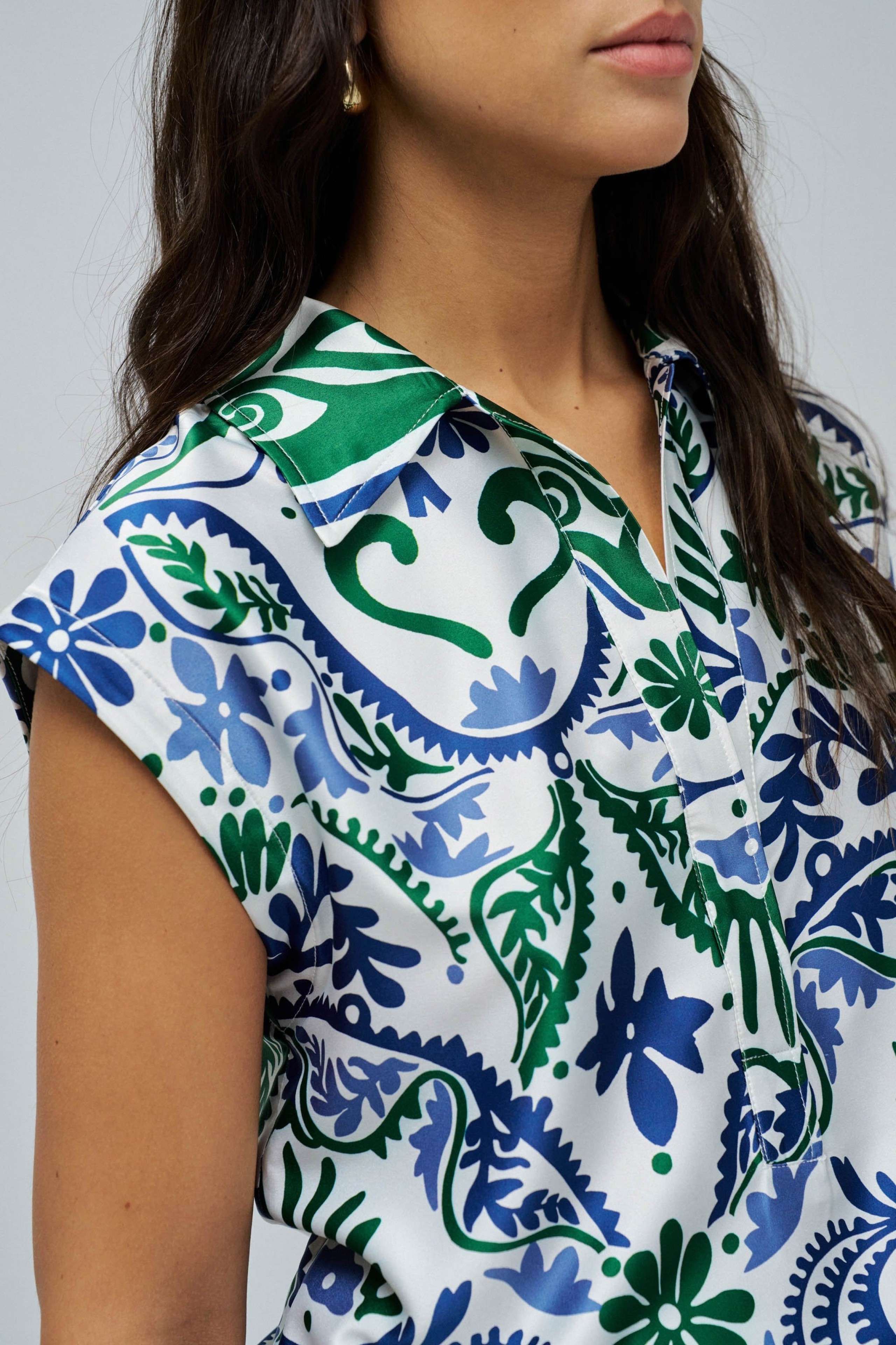 BLUSE MIT BLUMENMUSTER
