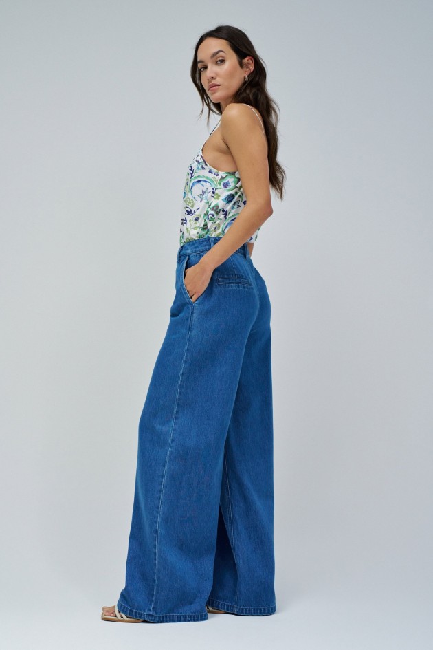 PANTALON EN LIGHTDENIM AVEC JAMBE WIDE