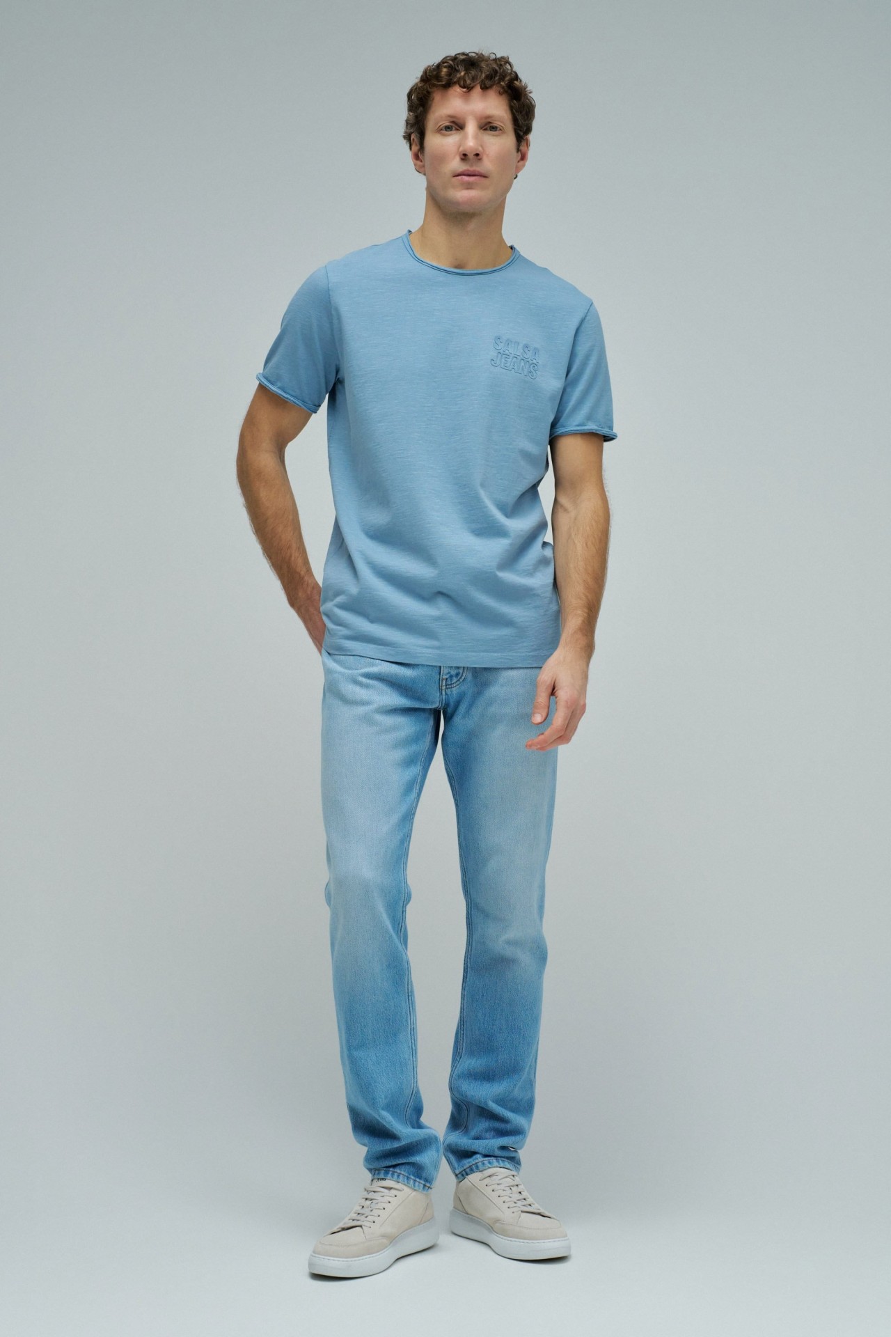 T-SHIRT AVEC BRANDING