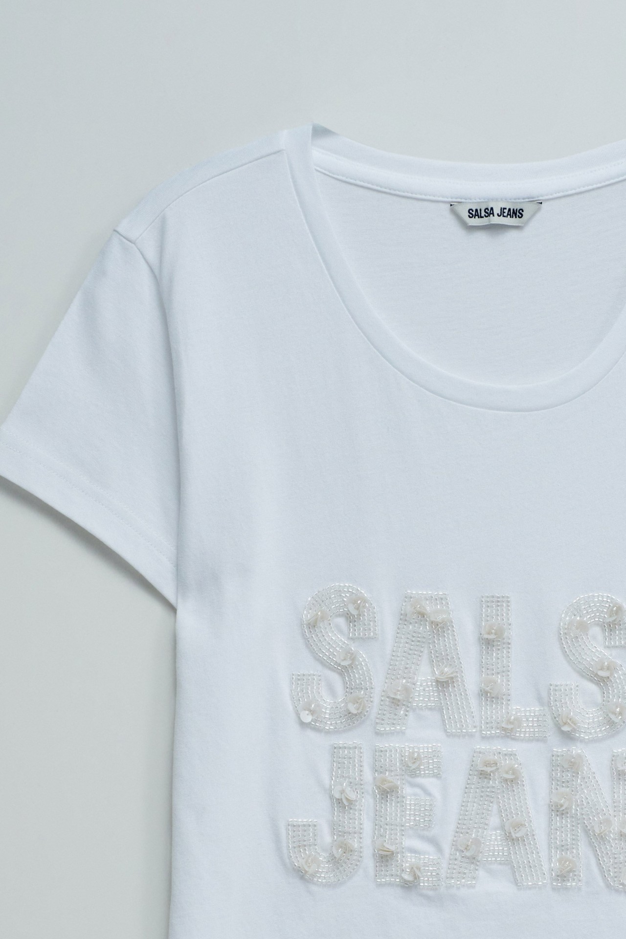 T-SHIRT WITH BRANDING