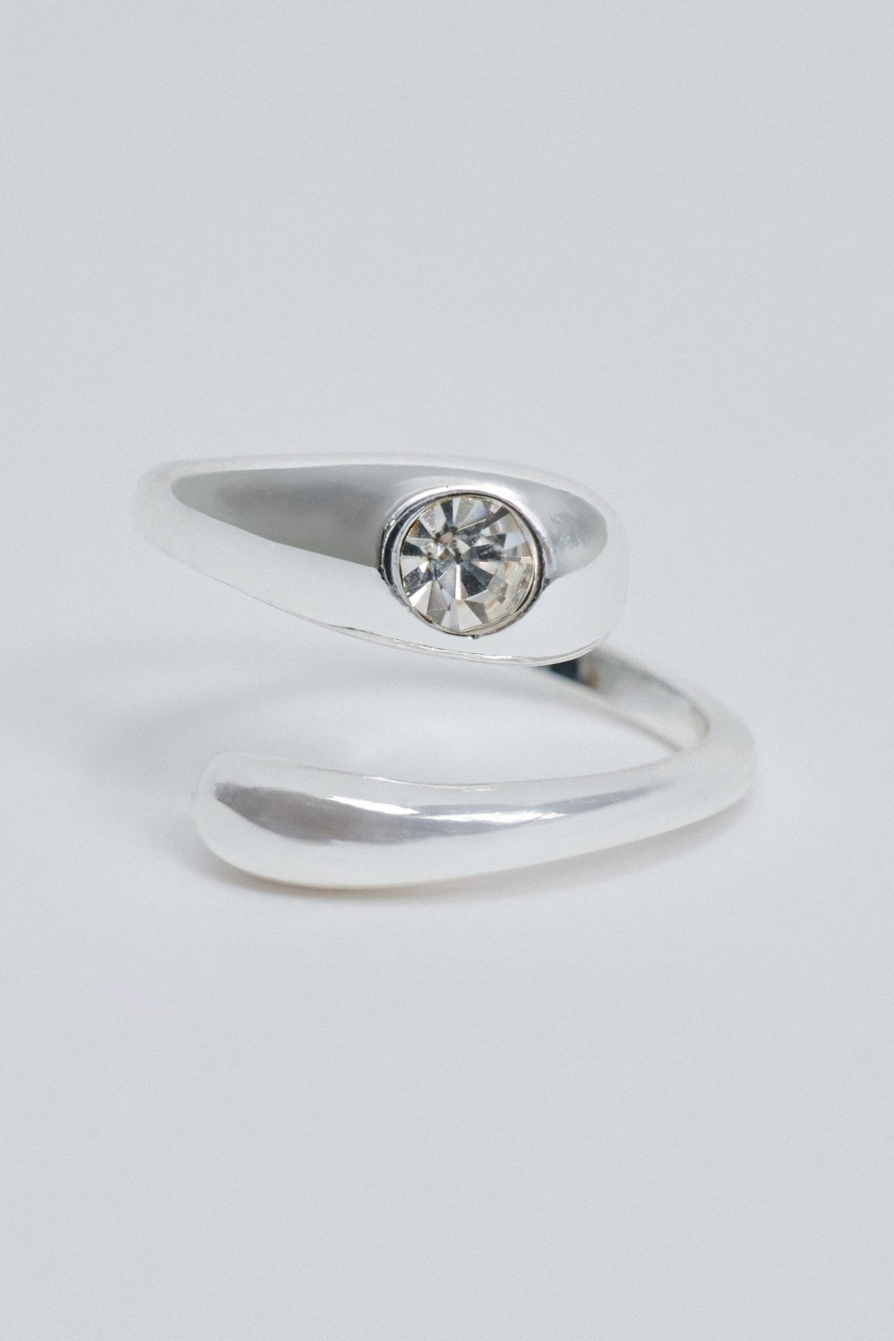 RING WITH CROSS EFFECT AND SHINY STONE