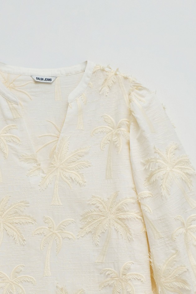 BLUSA COM EFEITO TRIDIMENSIONAL