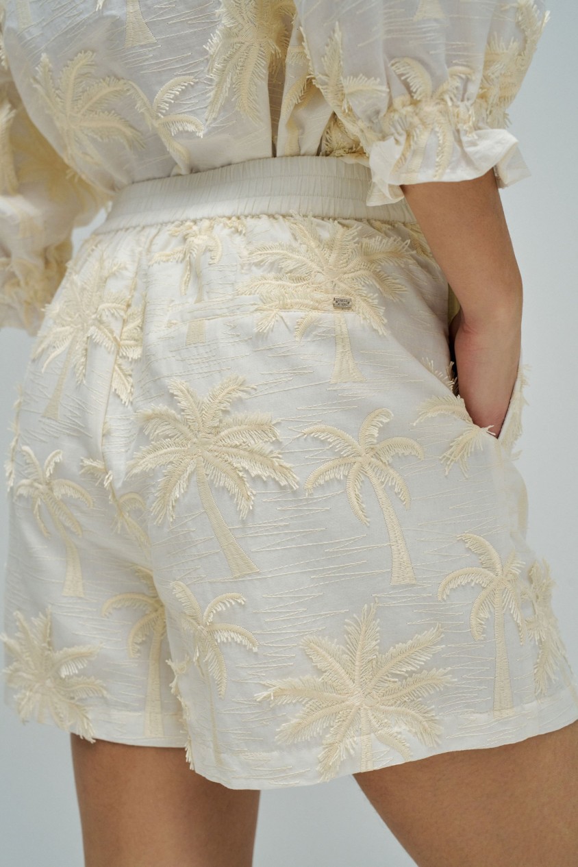 SHORTS WITH A THREE-DIMENSIONAL EFFECT